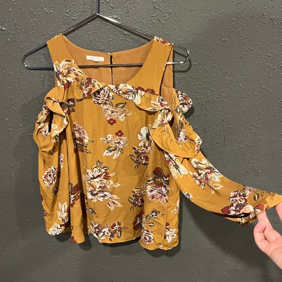 Maurice’s flower mustard blouse in great condition with cold shoulder sleeves. - Picture 2 of 4
